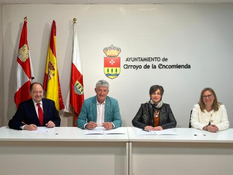 Firma del convenio entre el Ayuntamiento y Arroyo Inclusivo.