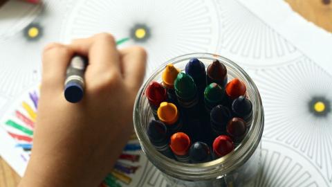 Adjudicación de plazas en el período extraordinario en la Escuela infantil Arco Iris. 