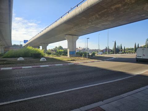 Corte de un carril en la rotonda de la VA-30